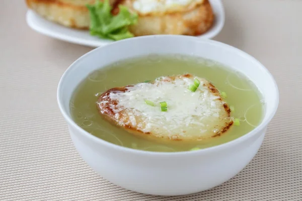 French onion soup with toast — Stock Photo, Image