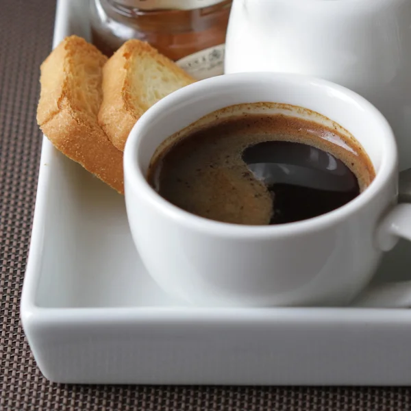 Čerstvou kávu a toast — Stock fotografie