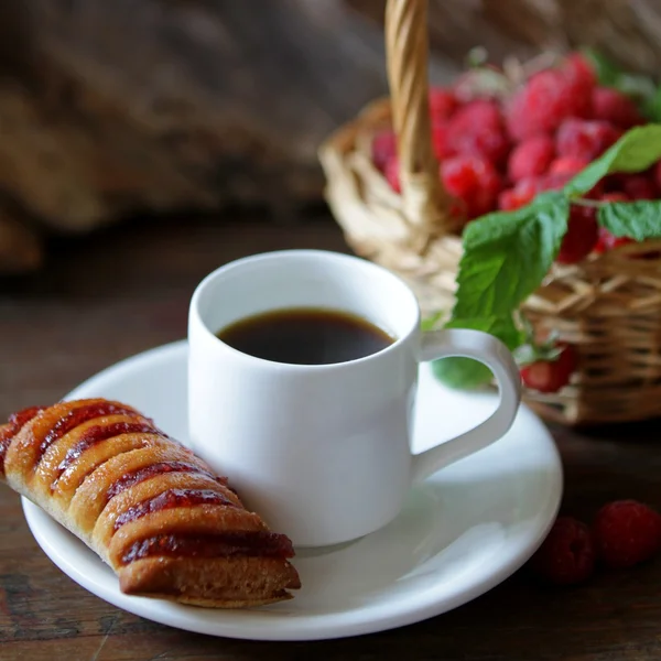 딸기와 커피 슈 트루 델 — 스톡 사진