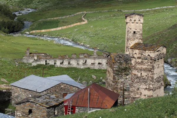 Torens in ushguli, bovenste svaneti, Georgië — Stockfoto