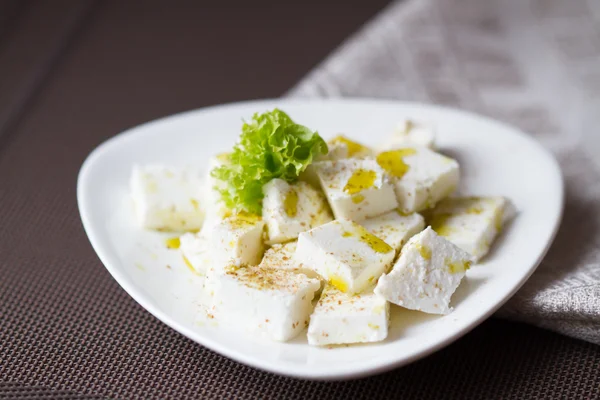 Salada com queijo e especiarias — Fotografia de Stock