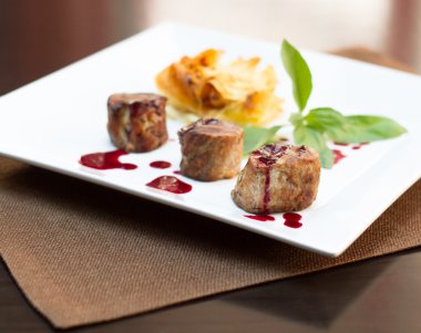 ızgara et ve patates