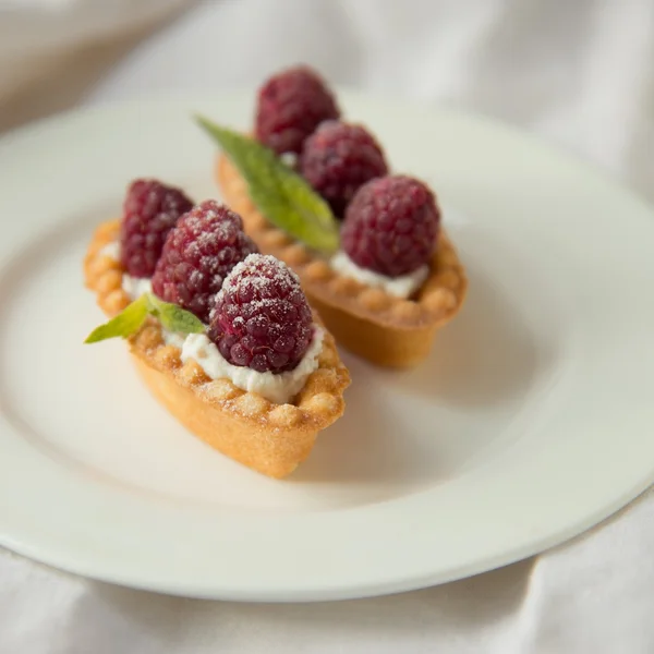 Tartlets with raspberry — Stock Photo, Image