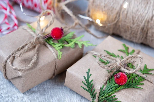 Nieuwjaarsgeschenken Ambachtelijke Verpakking Kerst Nieuwjaar Vakantie Achtergrond Selectieve Focus — Stockfoto