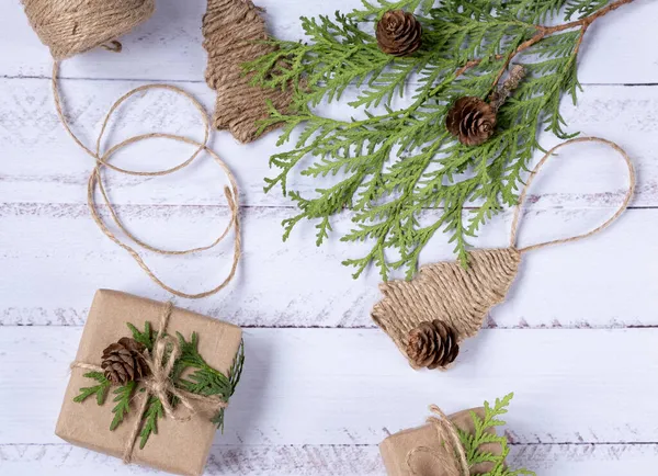 Nieuwjaarsgeschenken Ambachtelijke Verpakking Kerstmis Nieuwjaar Vakantie Achtergrond — Stockfoto