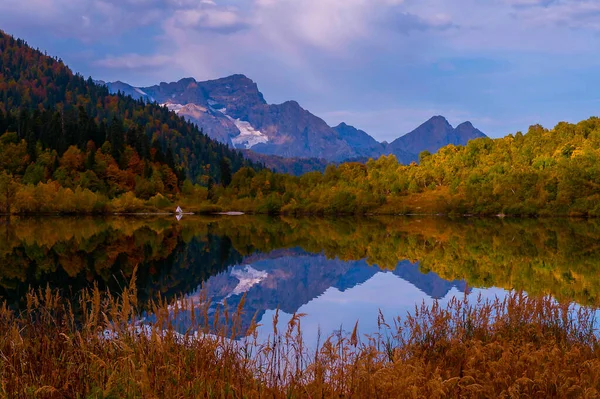 Paesaggio Del Lago Montagna Kardyvach Cime Rocciose Nelle Montagne Del — Foto Stock