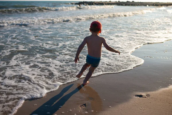 Little Boy Sand Beach Blue Sea Sky Travel Holiday Adventure — Zdjęcie stockowe