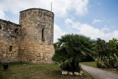 Olerdola, İspanya - Haziran 07, 2017: Museu d 'Arqueologia de Catalunya-Olerdola, İber, Roma ve ortaçağ kalıntılarının bulunduğu bir arkeolojik alan.