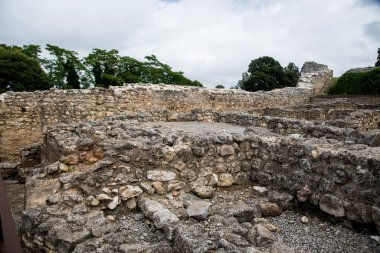 Roma tahkimatı, Roma öncesi ve Roma öncesi kiliseleri, Penedes ovası ve Garraf arasında yer alan bir kale ve antropomorfik ortaçağ mezarları olan bir ortaçağ şehri. Olerdola, Katalonya, İspanya