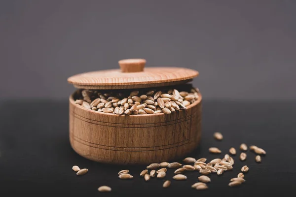 Emmer Wheat Hulled Wheat Wooden Bowl — Stock Photo, Image