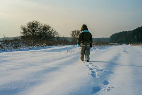 Little Boy Back View Walking Nature Footprints Snow Healthy Active — Stock Photo, Image