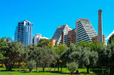 Valencia, İspanya - 08 Ağustos 2019: Valencia şehri manzaralı, modern daireler