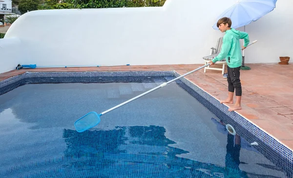 Boy Cleaning Swimming Pool Teenager School House Help Job Teen — Stock Photo, Image