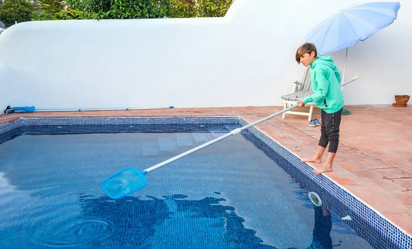 Boy Cleaning Swimming Pool Teenager School House Help Job Teen — Stock Photo, Image