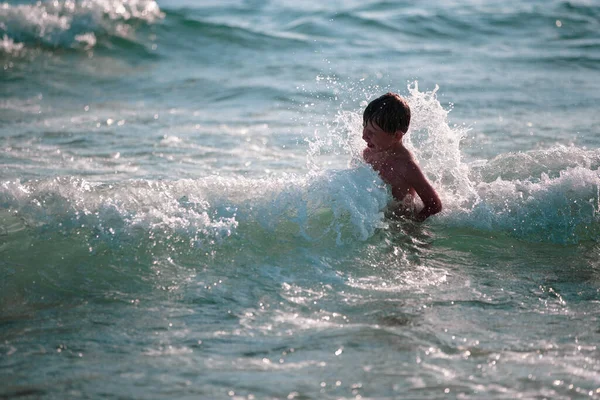 Little Boy Beach Playing Waves Summer Time Concept Relaxation Healthy — Stock Photo, Image