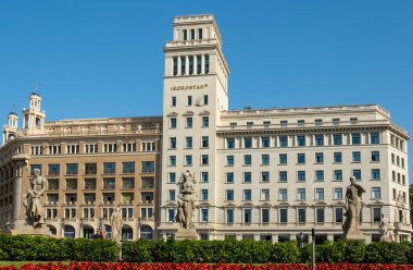Barcelona, Katalonya, İspanya - 22 Mayıs 2022: Katalunya meydanındaki Iberostar Oteli. Avrupa 'da turizm. Seyahat ve tatil kavramı