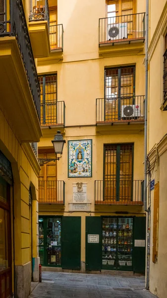 Valencia Spanje Augustus 2019 Zicht Een Smalle Straat Het Centrum — Stockfoto