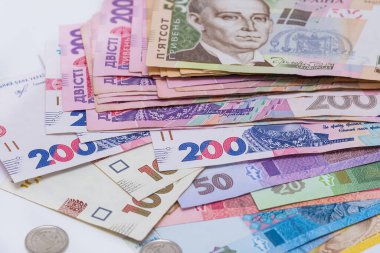 Ukrayna banknotlarındaki Ukrayna paraları. Modern Ukrayna parası - Hryvnia ve kopek. - Evet. İş konsepti. Ukrayna para geçmişi. Ukrayna 'daki savaş sırasında kriz