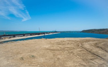 Kerch Boğazı Köprüsü inşaatı. Kerch Boğazı Köprüsü ya da Kerch Köprüsü olarak da bilinir. Demiryolu inşaatı
