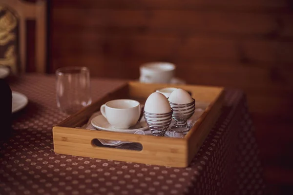 Preparación Del Desayuno Dos Huevos Pollo Blanco Apilados Soportes Espirales —  Fotos de Stock