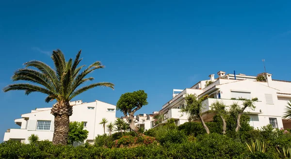 Ciudad Sitges Cataluña Casas Blancas Cielo Azul Concepto Viaje Verano — Foto de Stock