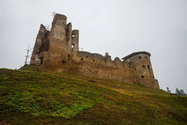 Rovine Del Castello Medievale Zborov Makovica Slovacchia Orientale Europa Ora — Foto Stock