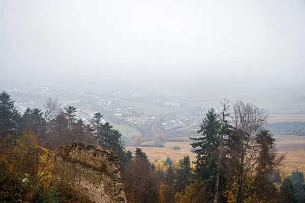 Ruiny Średniowiecznego Zamku Zborov Makovica Lesie Wschodnia Słowacja Europa Mgła — Zdjęcie stockowe