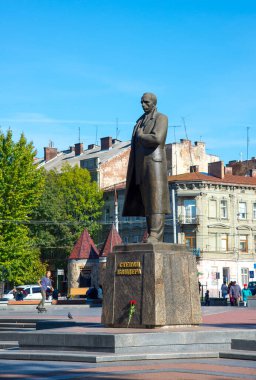 Lviv, Ukrayna - 06 Ekim 2018: Ukraynalı milliyetçi ve bağımsızlık hareketi lideri Stepan Bandera 'nın Anıtı