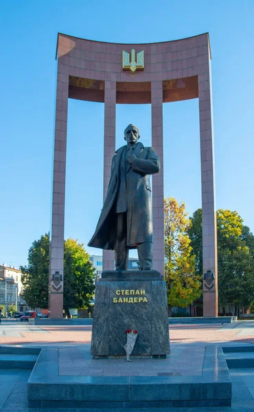 Lviv Ukrayna 2018 Stepan Bandera Anıtı Ukrayna Devleti Nin Stele — Stok fotoğraf