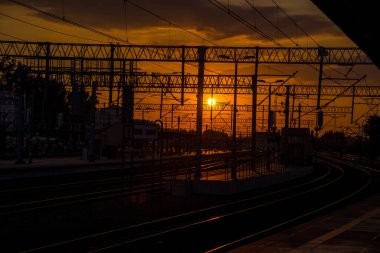 Gdynia, Polonya - 27 Temmuz 2018: Gdynia ana istasyonu (Lehçe: Gdynia Glowna) Pomeranya Voyvoda 'da yer alan Gdynia şehrine hizmet veren ana tren istasyonudur. İstasyon 1921 'de açıldı. 