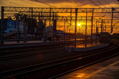 Gdynia, Polonya - 27 Temmuz 2018: Gdynia ana istasyonu (Lehçe: Gdynia Glowna) Pomeranya Voyvoda yer alan Gdynia şehrine hizmet veren ana tren istasyonudur.