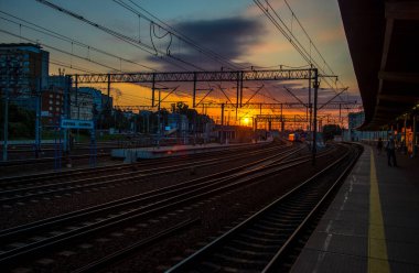 Gdynia, Polonya - 27 Temmuz 2018: Gdynia ana istasyonu (Lehçe: Gdynia Glowna) Pomeranya Voyvoda 'da yer alan Gdynia şehrine hizmet veren ana tren istasyonudur. İstasyon 1921 'de açıldı.