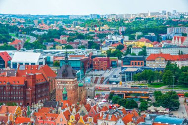 Gdansk, Polonya - 4 Ağustos 2018: Eski şehir Gdansk 'a güzel panoramik hava manzarası
