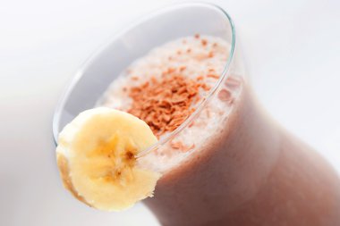 Çikolatalı muzlu milkshake