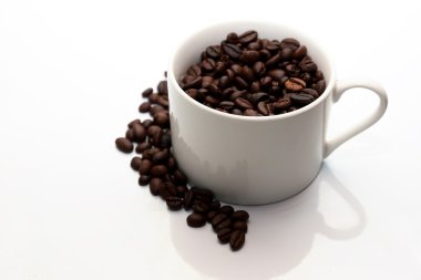 kahve çekirdekleri ve kahve Kupası