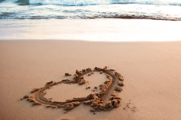 Corazón en la arena — Foto de Stock