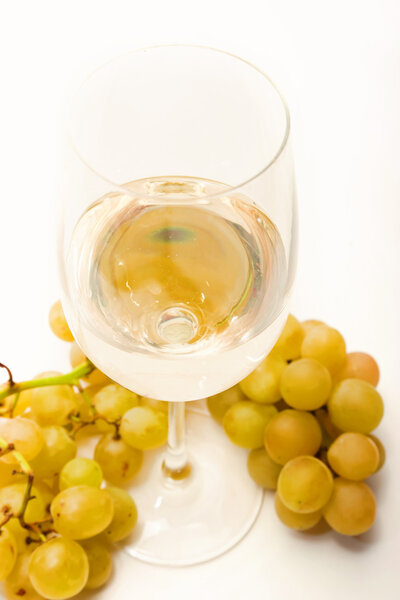 Белое вино и виноград
