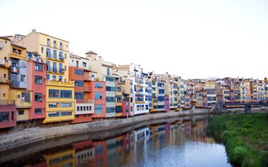 akşam Girona