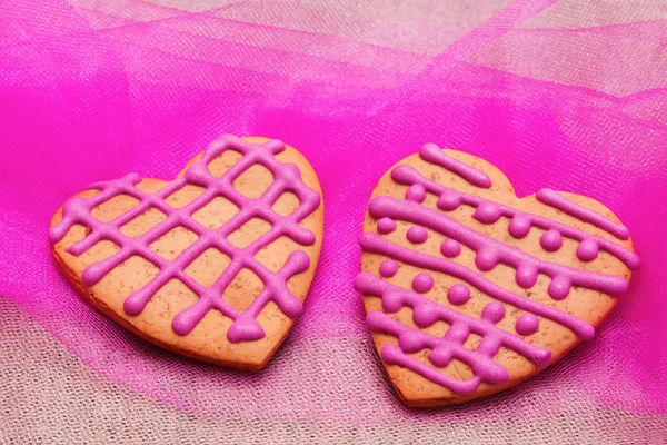 Zwei herzförmige Lebkuchen — Stockfoto