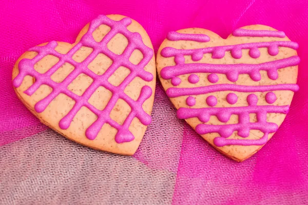 Dva soubory cookie perník ve tvaru srdce — Stock fotografie