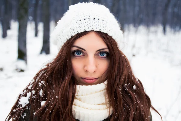 Portrait of pretty young woman — Stock Photo, Image