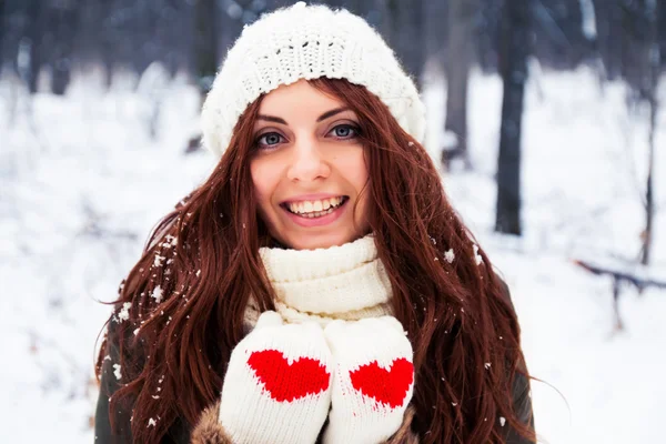 Pretty yong woman smiling — Stock Photo, Image