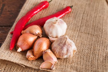 sarımsak, soğan ve kırmızı biber