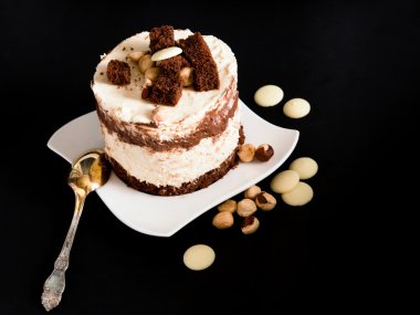 Beyaz ve koyu çikolata kek