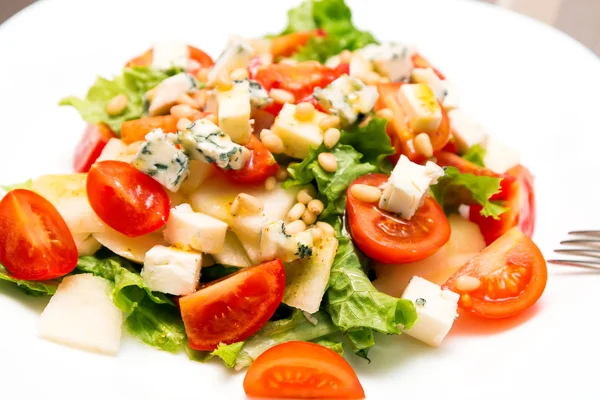 Salad with gorgonzola, pear and cherry tomatoes — Stock Photo, Image