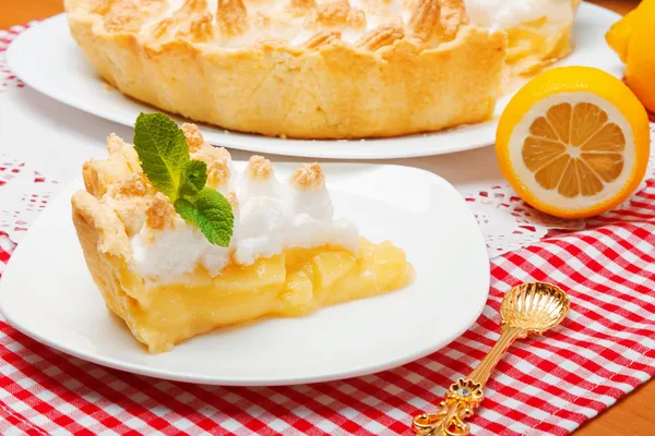 Домашний лимонный пирог — стоковое фото