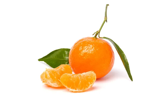 Mandarine isoliert auf weißem Hintergrund — Stockfoto