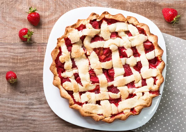 Ravent ve Çilekli pasta