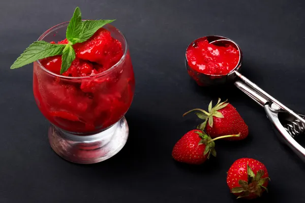 Strawberry sorbet — Stock Photo, Image