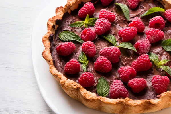 Ahududu ile Çikolatalı tart — Stok fotoğraf